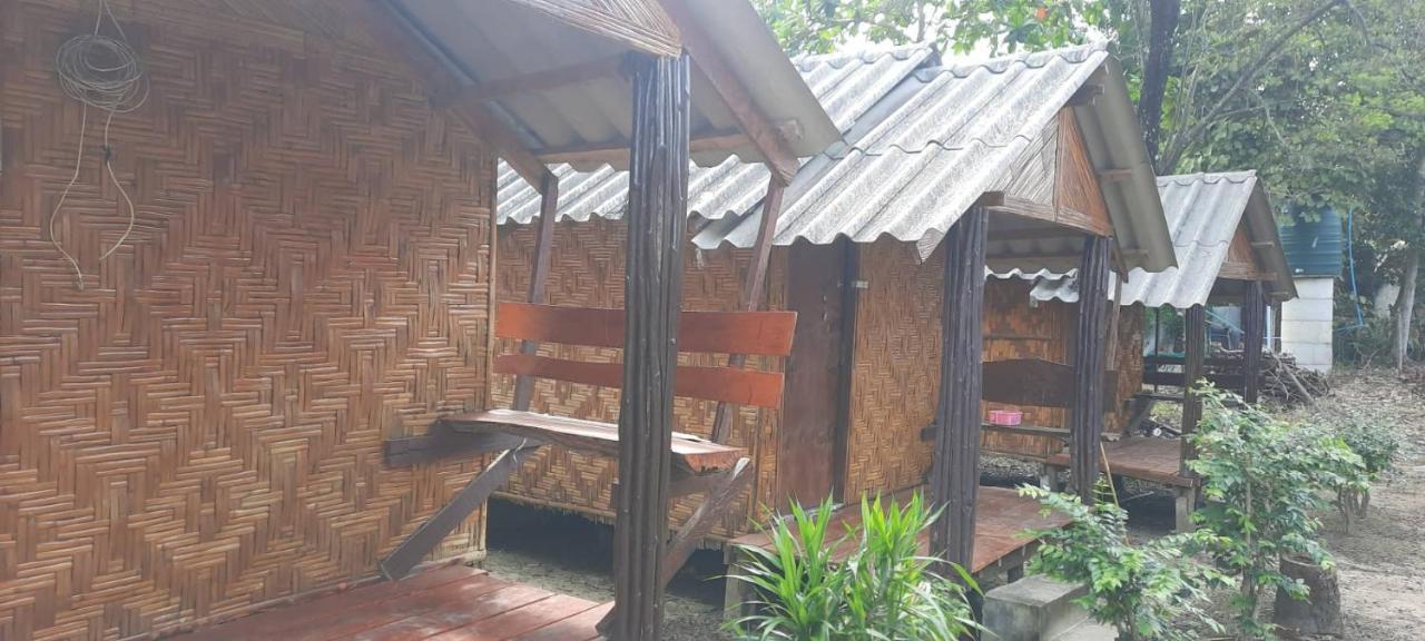 Chill Chill Long Beach Hostel Ko Lanta Exteriör bild