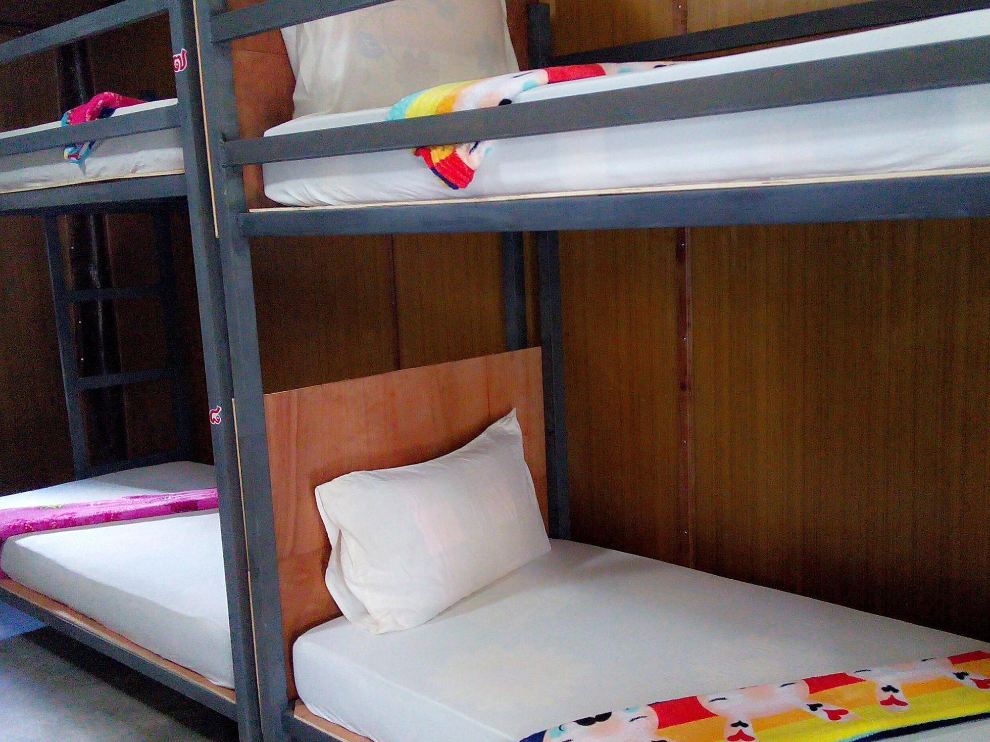 Chill Chill Long Beach Hostel Ko Lanta Exteriör bild
